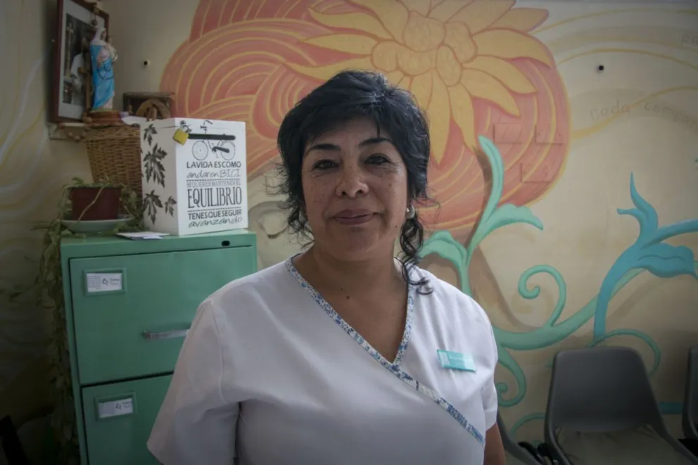 La historia de Alicia Santibáñez, una enfermera que inyecta positividad a los pacientes