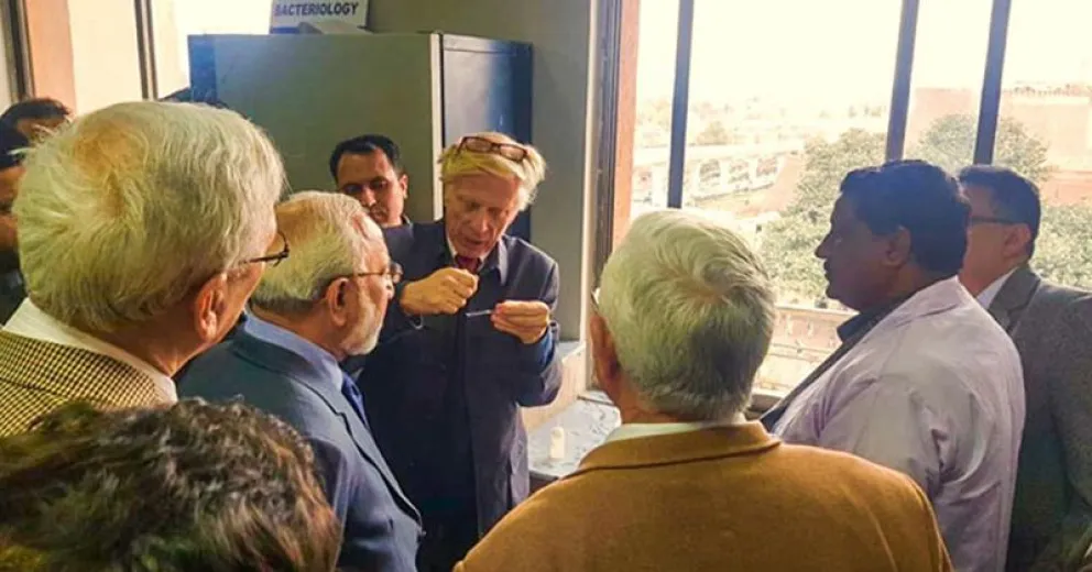 “Los coronavirus siempre han infectado a los humanos, el pánico es injustificado”