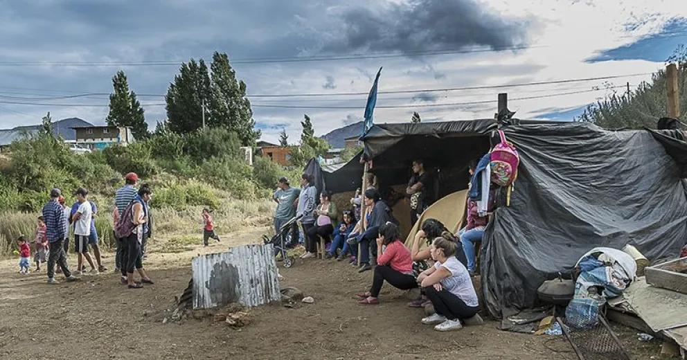 Podrían desalojar este miércoles a familias que usurpan tierras en el barrio Omega