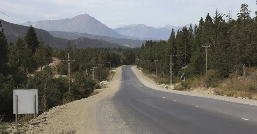 Mallín Ahogado: la pavimentación de la Ruta Provincial 86 alcanzó el 58% de avance