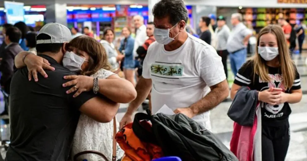 El Gobierno suspendió por 30 días todos los vuelos internacionales provenientes de zonas afectadas