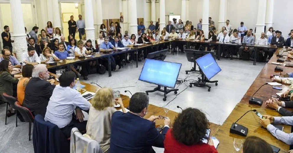 Río Negro participó en la decisión federal de sostener el dictado de clases