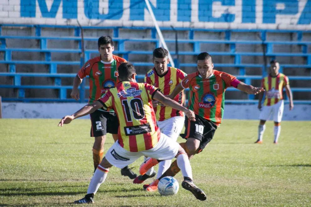El fútbol local espera volver a la actividad en la primavera