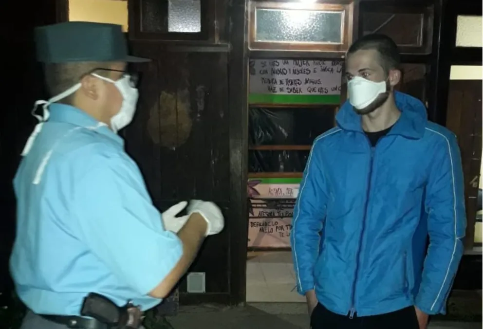 La policía trasladó a un turista alemán que estaba en un camping de Villa Traful y no cumplía la cuarentena