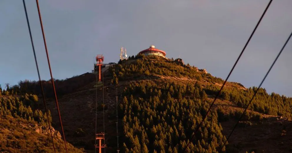 Refugios de montaña, Parque Llao Llao, cerro Otto, Catedral y Campanario cerrados
