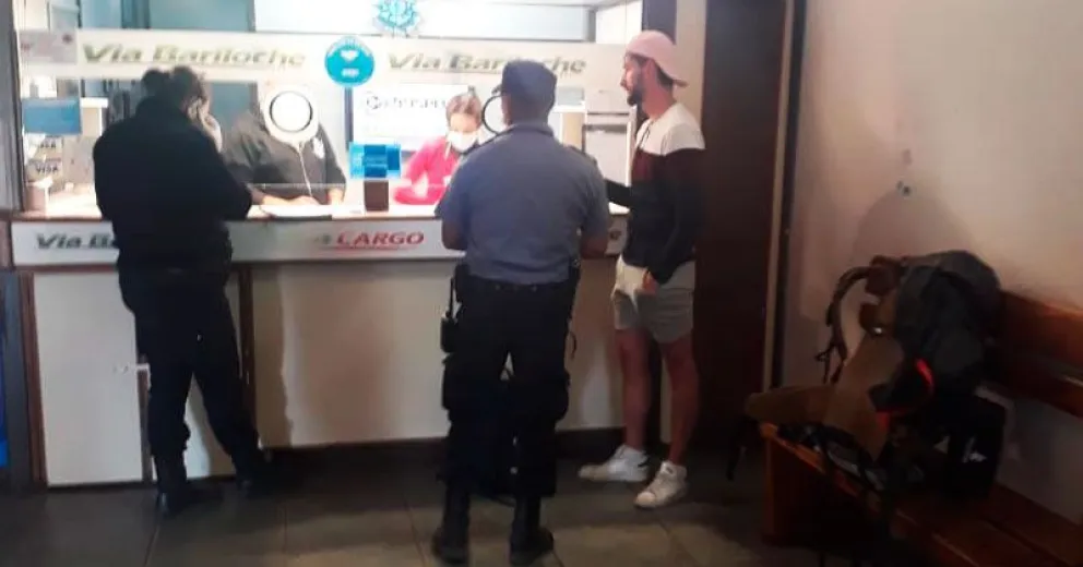 Se activó el protocolo: turista francés quería viajar de Bariloche a La Angostura