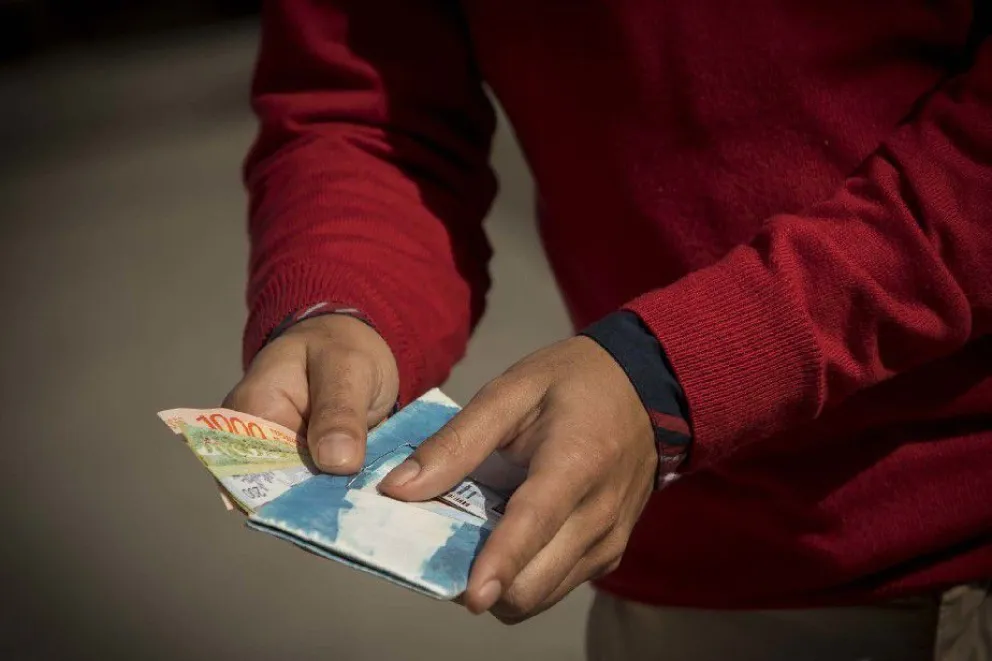 Reconocimiento a trabajadores de la salud: serán los primeros en cobrar su sueldo