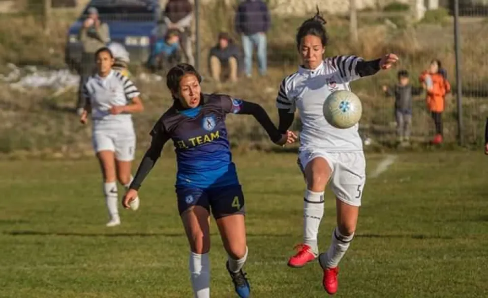 Luna puntea y tiene la goleadora