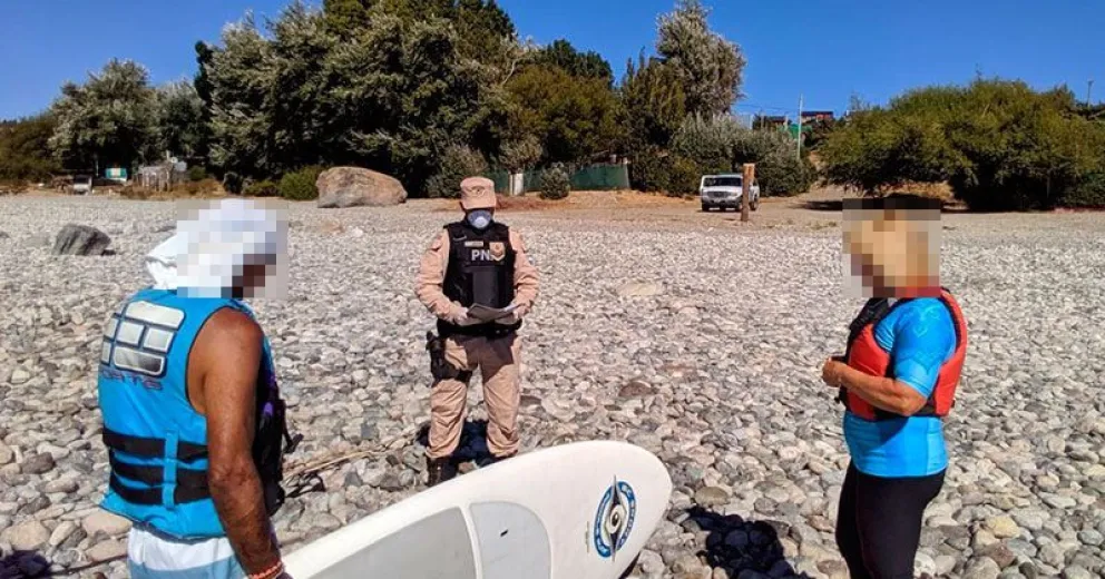 Prefectura sorprendió a cinco personas realizando actividades recreativas en el lago