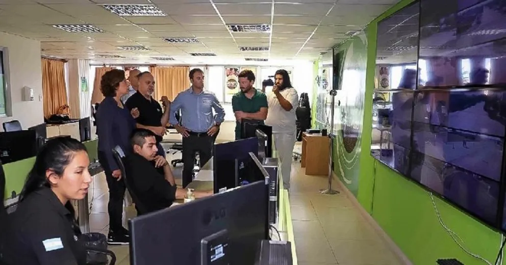 Arabela visitó las oficinas del 911 y destacó la tarea de todos los trabajadores de seguridad