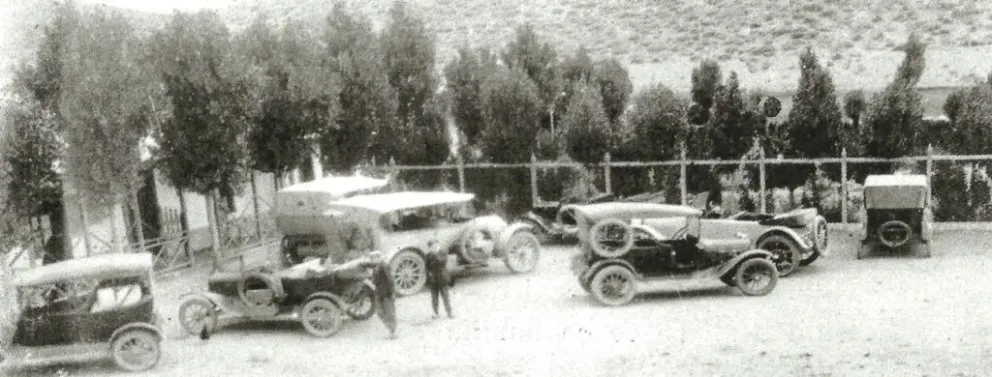 En 1916, el camino a Neuquén iba por Pilca, Comallo, Laguna Blanca y Mencué hasta Senillosa