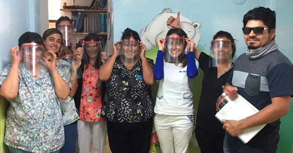 En cuatro días confeccionaron más de 150 máscaras para el personal de Salud