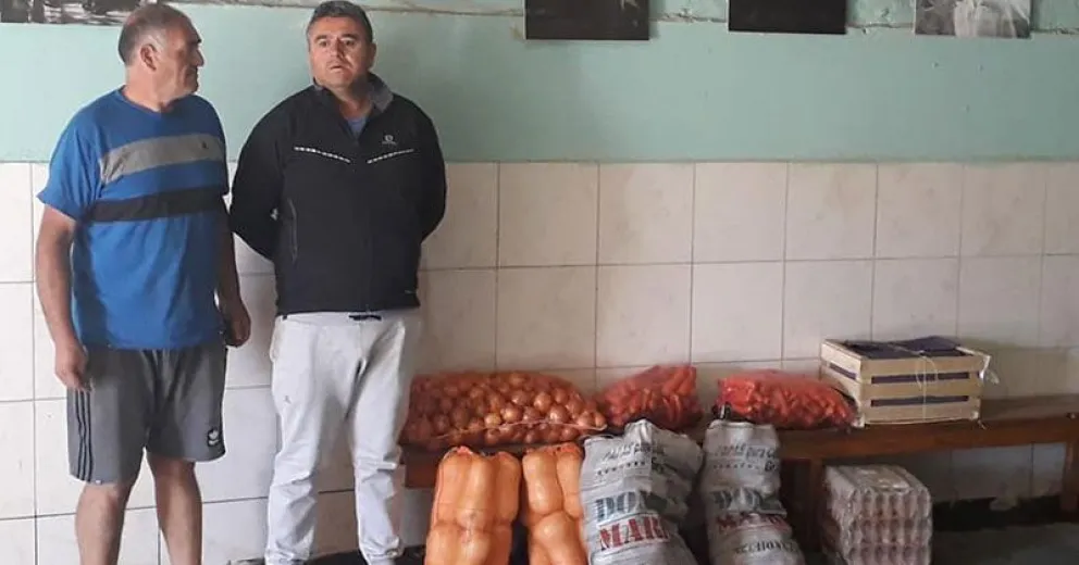 La cooperativa 13 de Mayo continúa aportando alimentos en los barrios