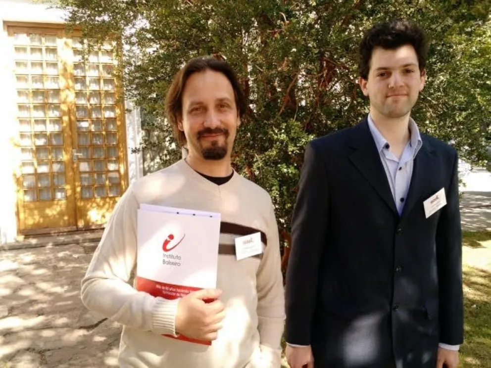 Del laboratorio al mercado: un docente y un doctorando del Balseiro fabrican tecnología de microelectrónica