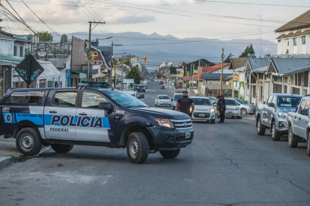 Compartían bebidas alcohólicas y fueron sorprendidos por efectivos policiales