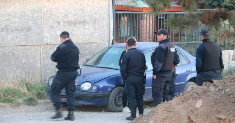 Duro impacto entre una moto y un vehículo que se dio a la fuga y luego fue secuestrado