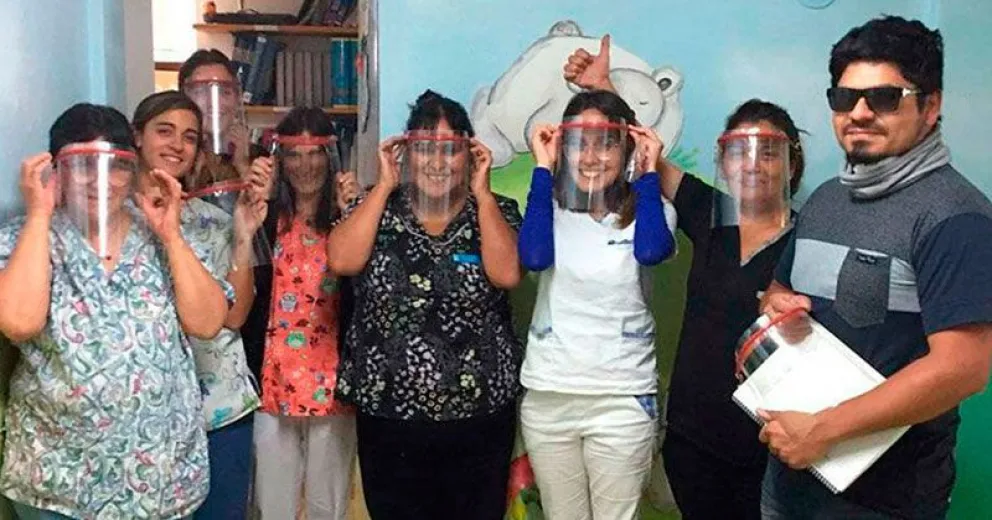 El grupo 3D Solidario, ya fabricó y entregó mil protectores faciales