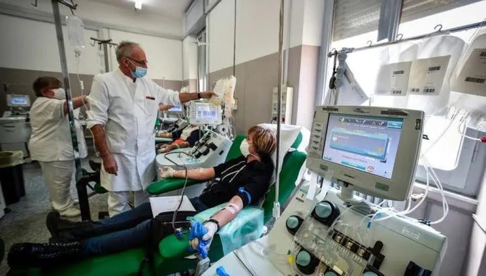 La importancia de transfundir plasma de pacientes convalecientes a pacientes críticos