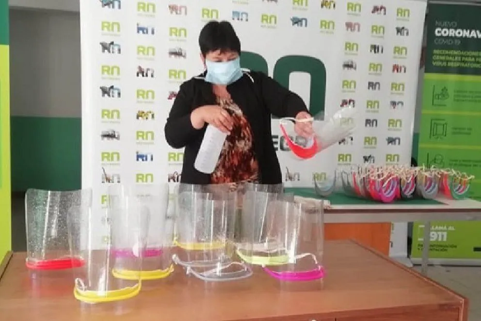 Provincia impulsa la confección de protectores faciales para personal de Salud y Policía