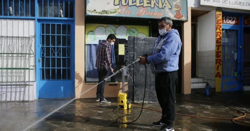 Este domingo los comercios deben permanecer cerrados y realizar desinfecciones. 