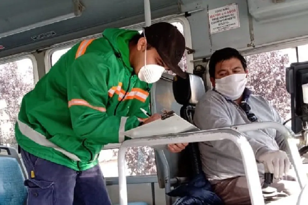 Verifican el cumplimiento de las medidas sanitarias en líneas de transporte de pasajeros