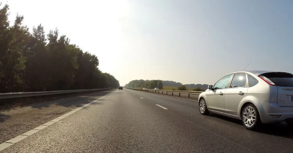 Convocan a turistas con auto para una nueva salida de vehículos particulares