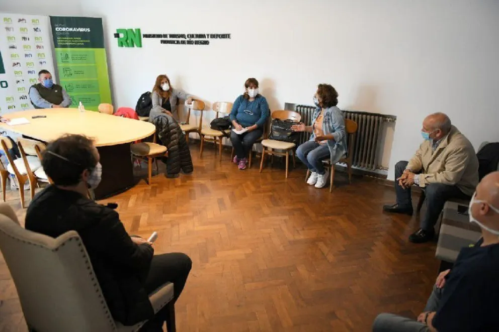 La gobernadora se reunió con autoridades y trabajadores del hospital de Bariloche