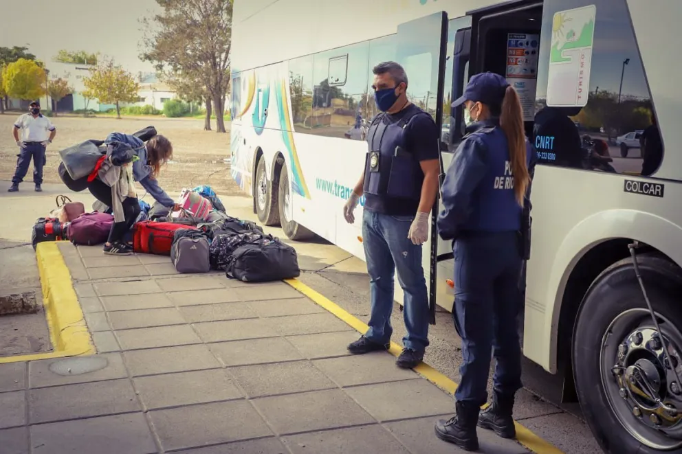 Decenas de rionegrinos pudieron volver a sus casas