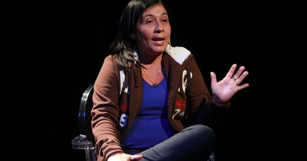 María Teresa Sosa logró que su aldea cambie las velas por paneles solares