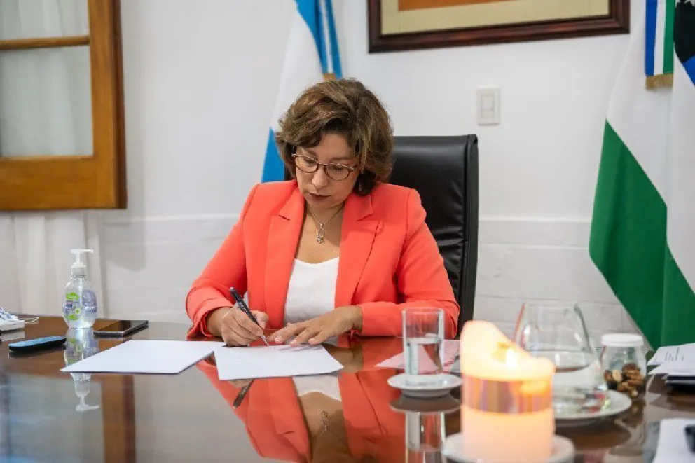 El aumento salarial a estatales incrementará la masa salarial en un 22,5%