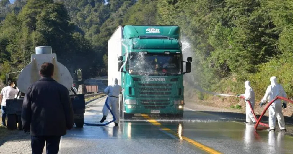 ¿Por qué Bariloche no puede evitar el paso de camiones chilenos por su ejido?