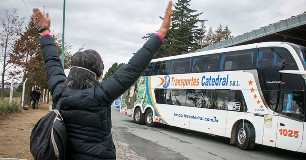 Partieron dos micros con turistas varados en Bariloche