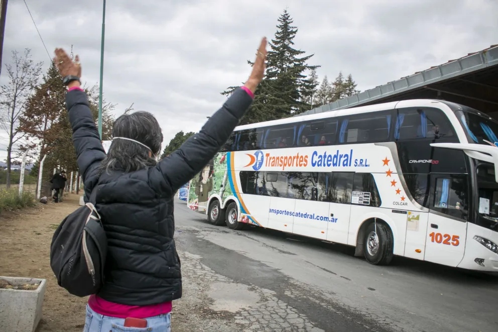 Hoy sacarían el freno de mano y volverían los micros de media y larga distancia