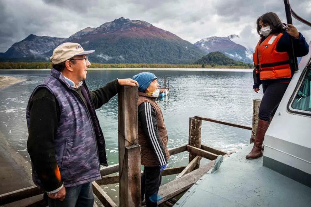 Asistieron a las familias que viven en los extremos más inhóspitos del Nahuel Huapi
