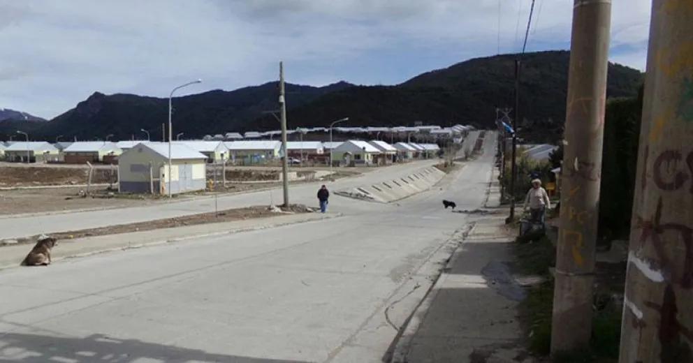 Vestidos de policías fueron a un domicilio y amenazaron a una mujer