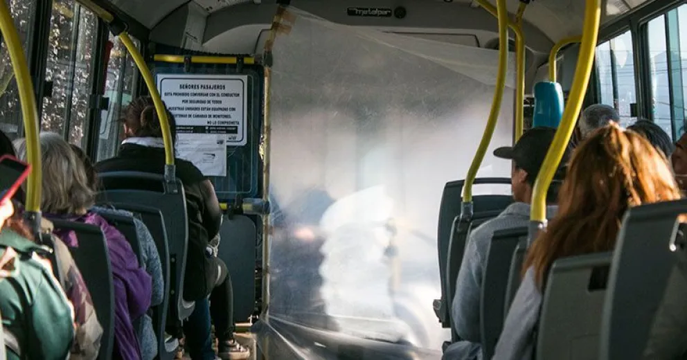 COVID-19: recomendaciones para quienes viajan en colectivos, taxis y remises