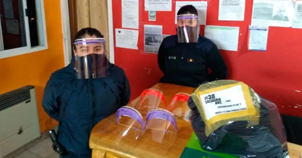 Personal de la subcomisaría 55 recibió máscaras de protección