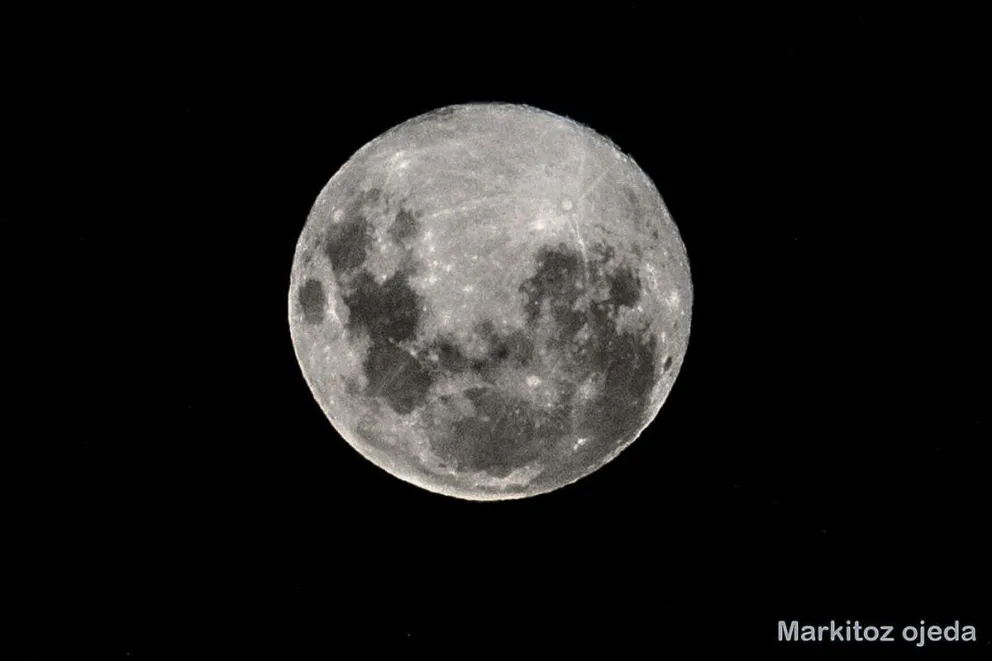 Así se vio la última superluna del año desde Bariloche