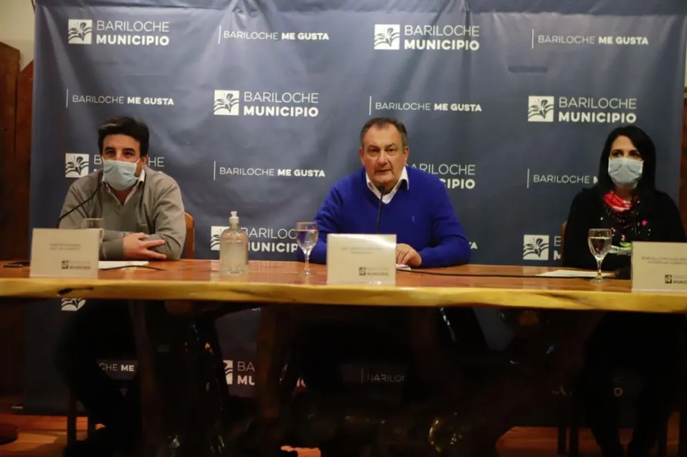 Servicios no esenciales abrirán con horarios restringidos y se mantienen las compras con DNI   