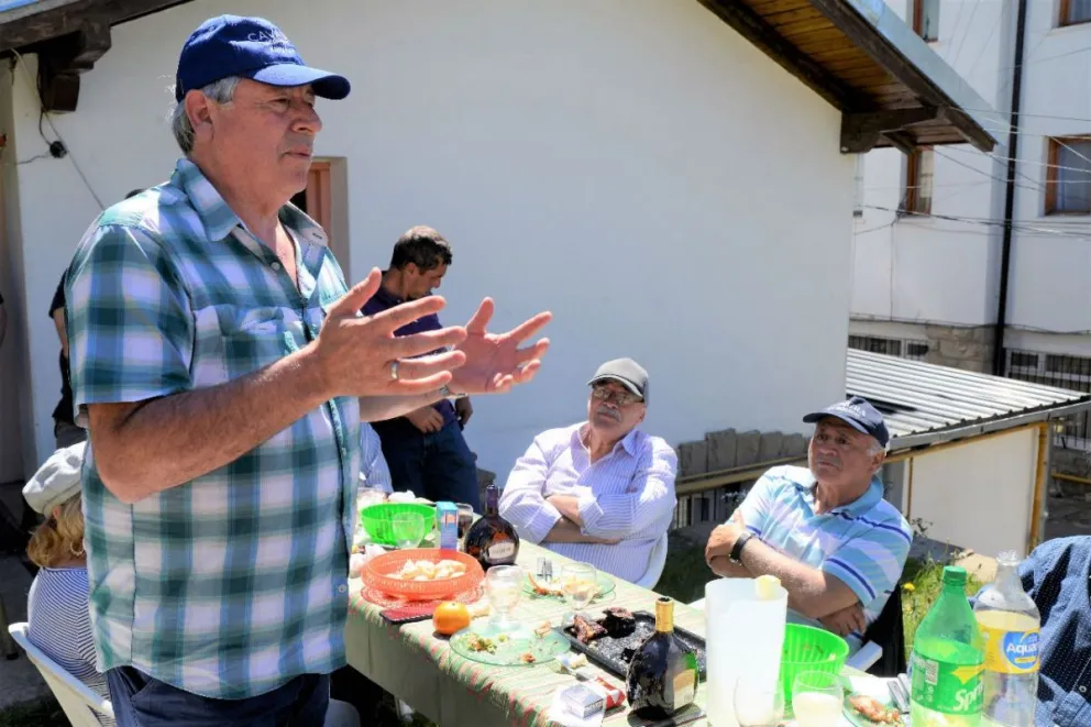 “Por un lado tenés una economía que se cae y por el otro un virus que te mata”