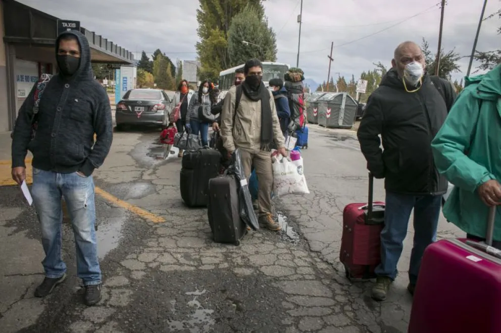 Finalizaron los operativos municipales para retornar a los turistas varados en Bariloche