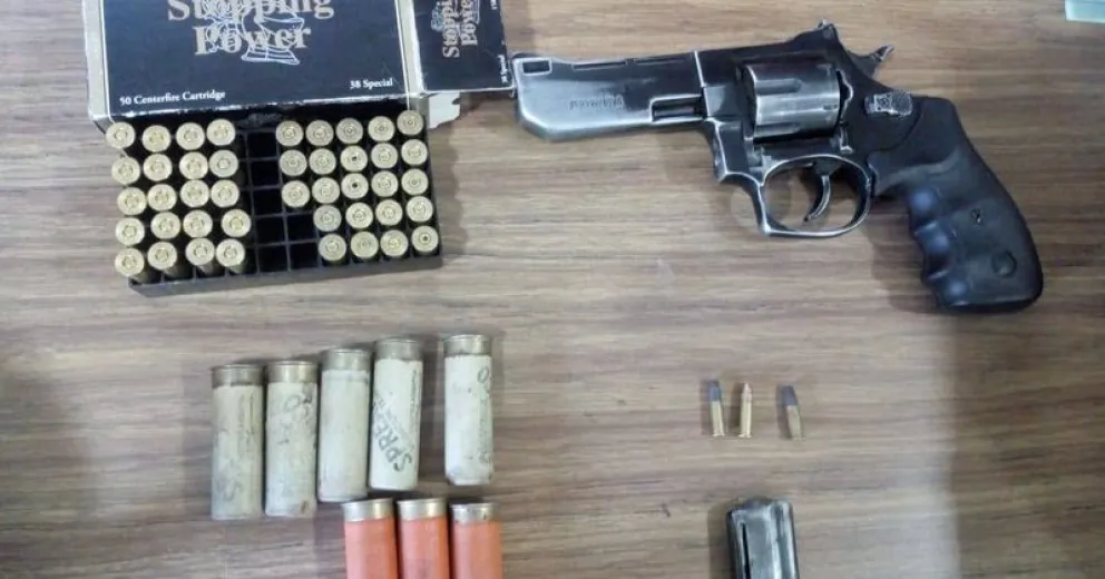 Secuestraron un arma de fuego y municiones en el marco de una causa por abuso de armas y amenazas