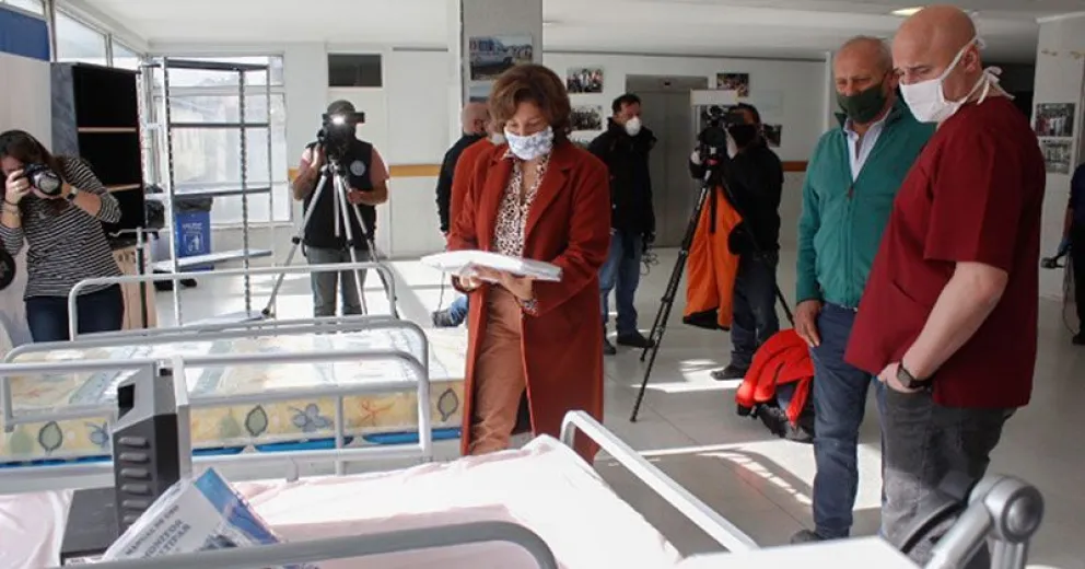 Carreras entregó equipamiento y analizó la situación sanitaria actual en Bariloche