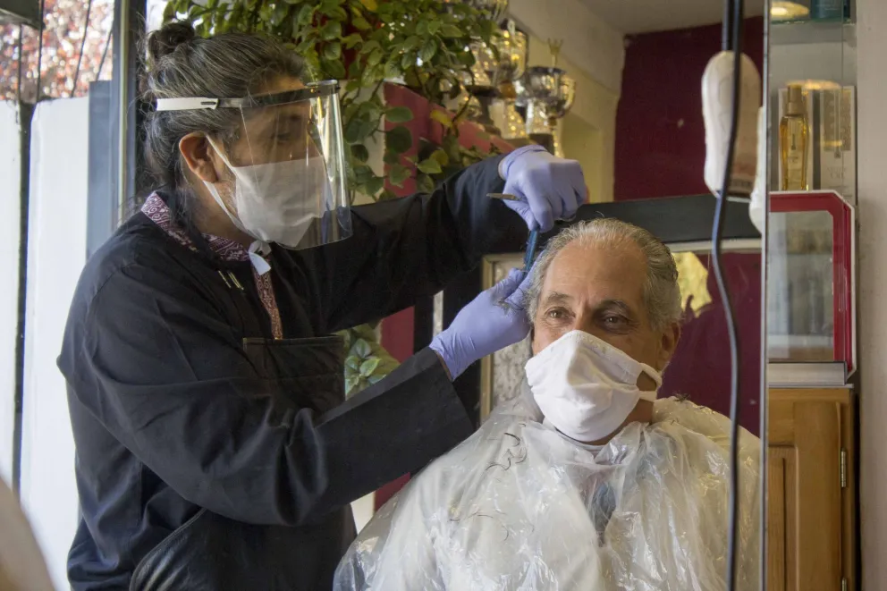 Con sistema de turnos, volvieron las peluquerías con gran demanda de clientes