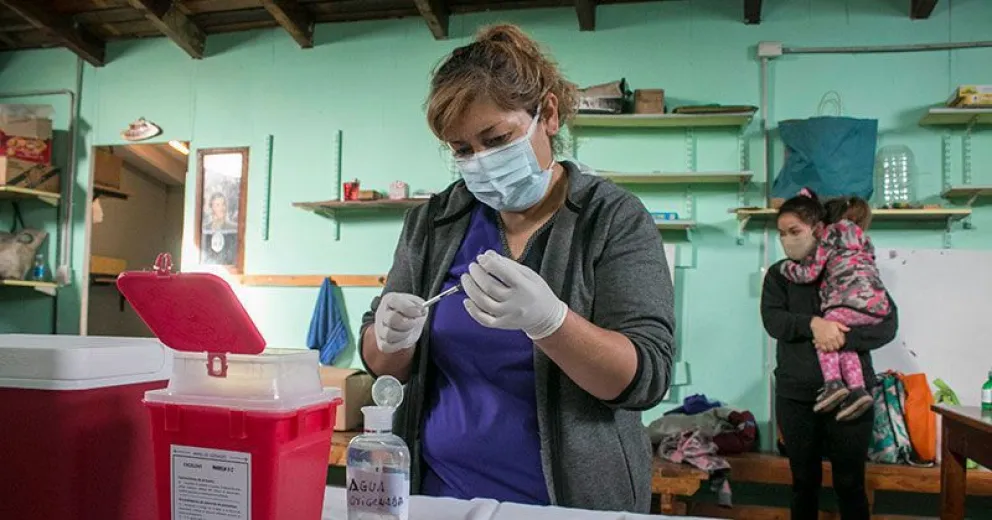 Vecinos del INTA fueron vacunados en el salón comunitario