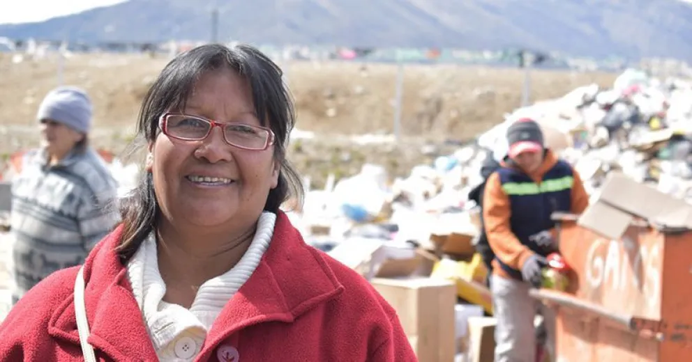 La presidenta de la ARB trabaja en el vertedero hace 22 años y así logró criar a sus hijos