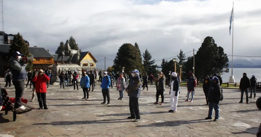 Temporarios: UTHGRA realizó la primera marcha para pedir ayuda económica al gobierno
