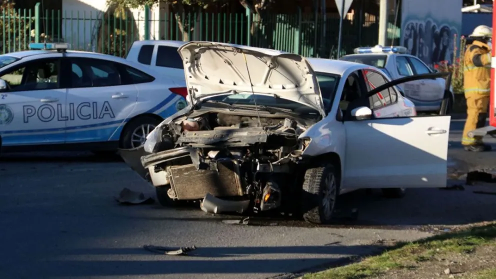 Volcó un furgón tras violento choque