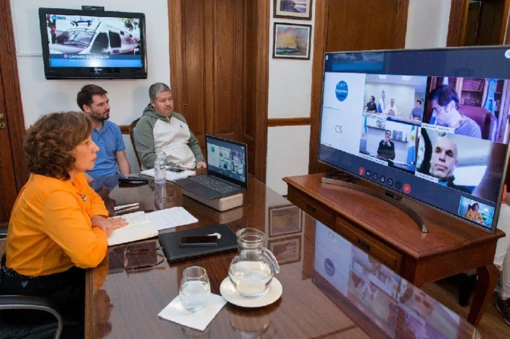 Arabela participó de un encuentro convocado por Fernández para analizar la situación por COVID-19