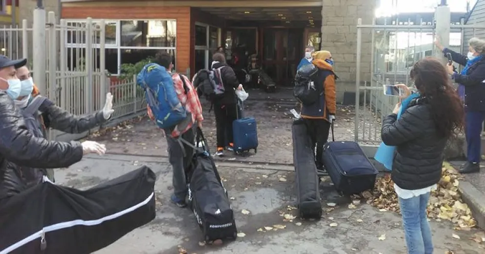 Instructores y socorristas arribados reconocieron el operativo regreso